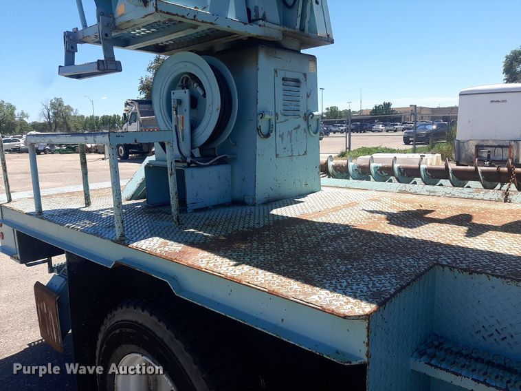 image for item NY9658 1994 International 4700  digger derrick truck