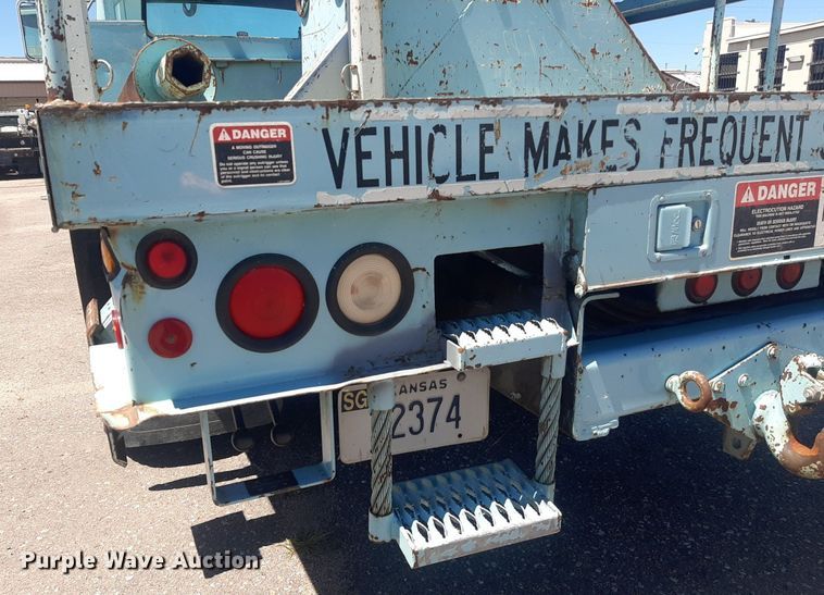 image for item NY9658 1994 International 4700  digger derrick truck