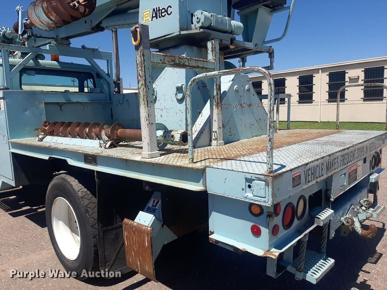 image for item NY9658 1994 International 4700  digger derrick truck