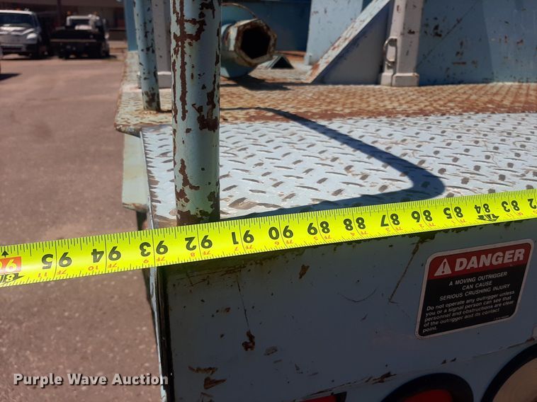 image for item NY9658 1994 International 4700  digger derrick truck