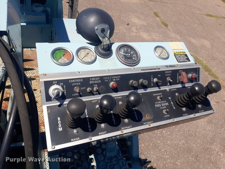 image for item NY9658 1994 International 4700  digger derrick truck