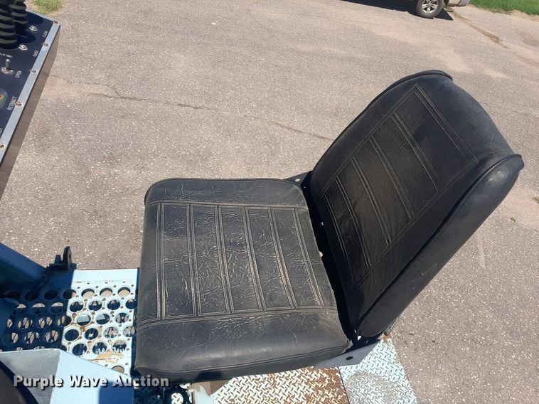 image for item NY9658 1994 International 4700  digger derrick truck