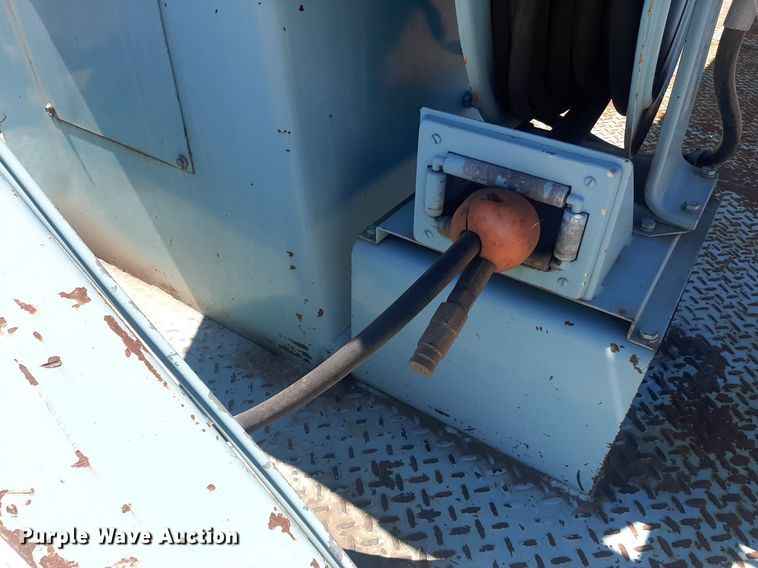 image for item NY9658 1994 International 4700  digger derrick truck