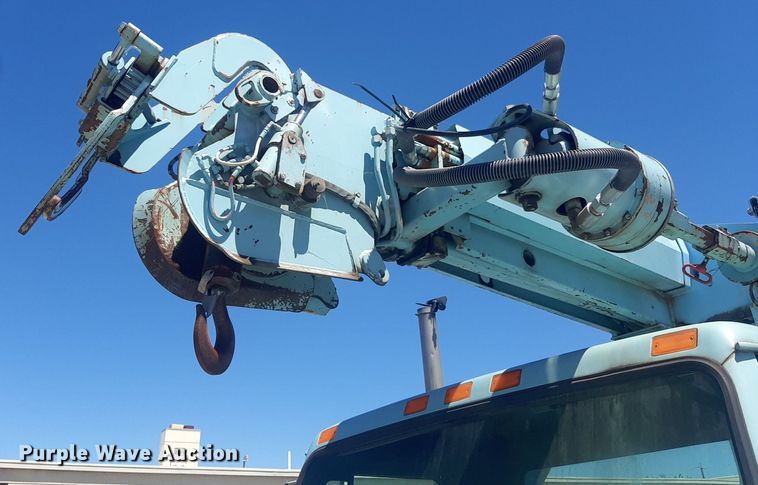 image for item NY9658 1994 International 4700  digger derrick truck