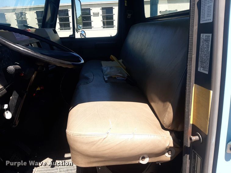 image for item NY9658 1994 International 4700  digger derrick truck