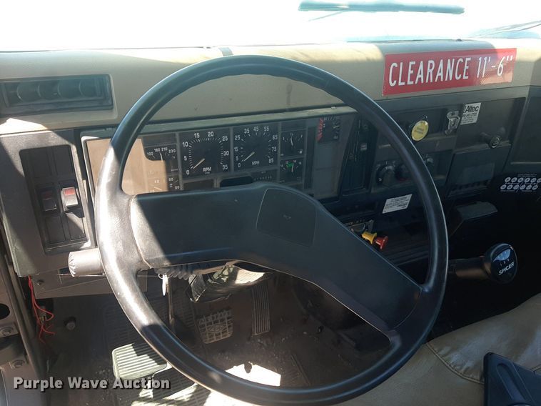 image for item NY9658 1994 International 4700  digger derrick truck