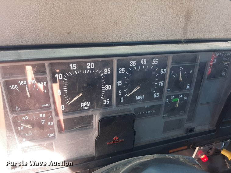 image for item NY9658 1994 International 4700  digger derrick truck