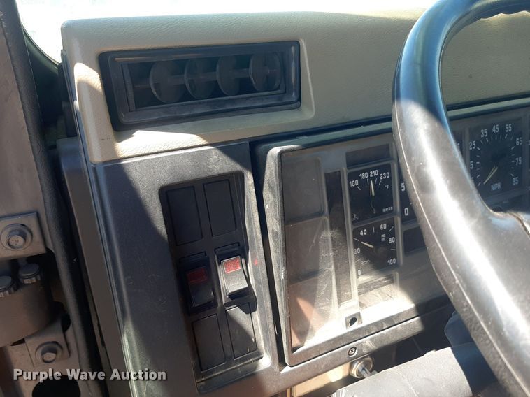 image for item NY9658 1994 International 4700  digger derrick truck