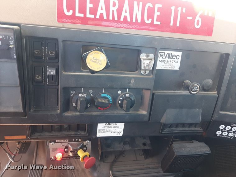 image for item NY9658 1994 International 4700  digger derrick truck