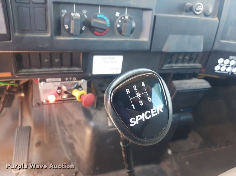 image for item NY9658 1994 International 4700  digger derrick truck