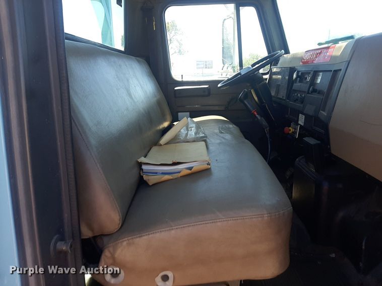 image for item NY9658 1994 International 4700  digger derrick truck