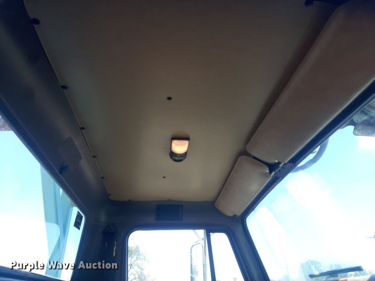 image for item NY9658 1994 International 4700  digger derrick truck