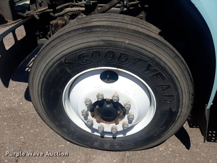 image for item NY9658 1994 International 4700  digger derrick truck