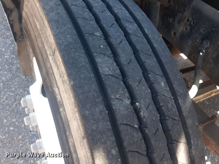 image for item NY9658 1994 International 4700  digger derrick truck