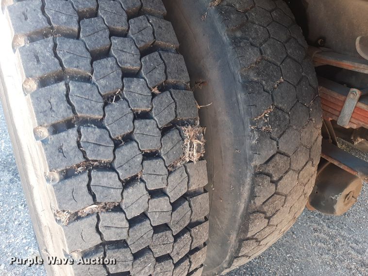 image for item NY9658 1994 International 4700  digger derrick truck