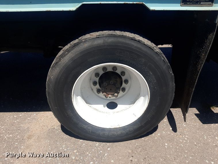 image for item NY9658 1994 International 4700  digger derrick truck