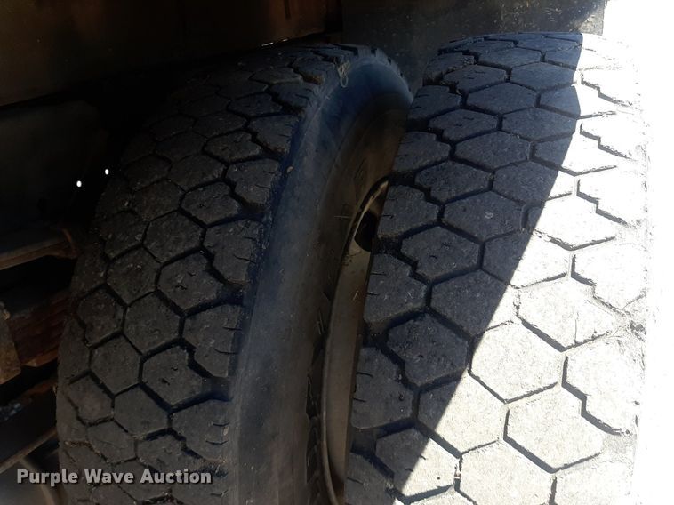 image for item NY9658 1994 International 4700  digger derrick truck