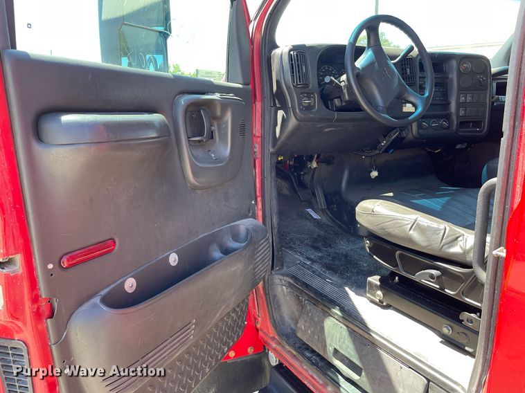 image for item NY9662 2008 Chevrolet C5500 Crew Cab utility / service truck