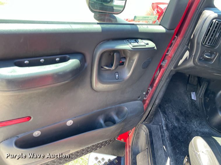 image for item NY9662 2008 Chevrolet C5500 Crew Cab utility / service truck