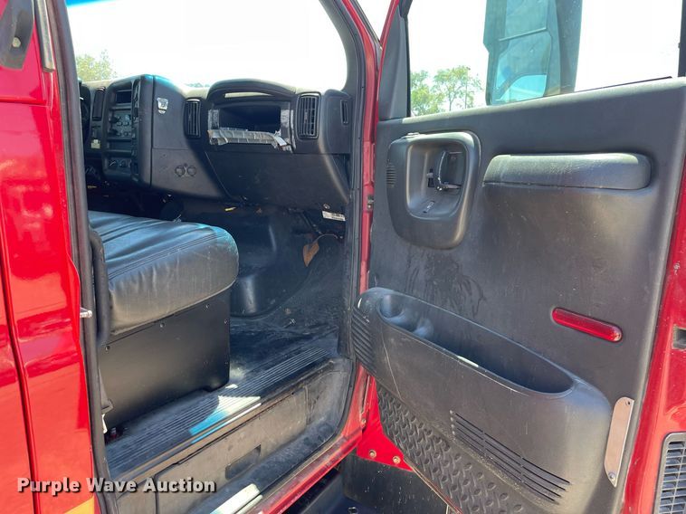 image for item NY9662 2008 Chevrolet C5500 Crew Cab utility / service truck