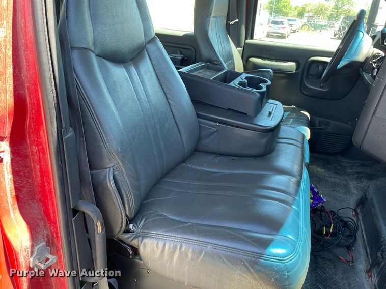 image for item NY9662 2008 Chevrolet C5500 Crew Cab utility / service truck