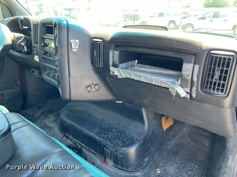 image for item NY9662 2008 Chevrolet C5500 Crew Cab utility / service truck