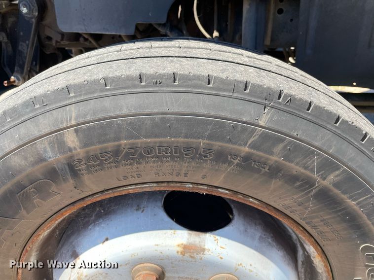 image for item NY9662 2008 Chevrolet C5500 Crew Cab utility / service truck