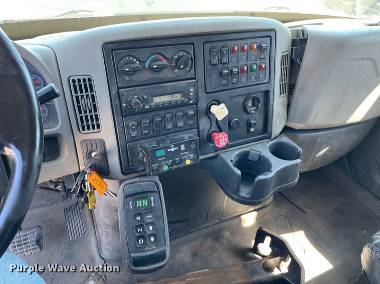 image for item NY9666 2010 International 7500 dump truck