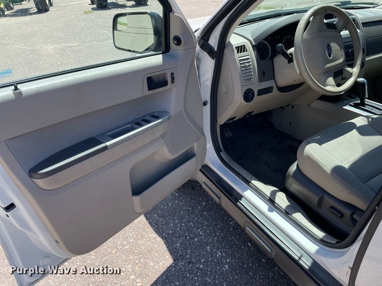 image for item NY9670 2010 Ford Escape Hybrid SUV