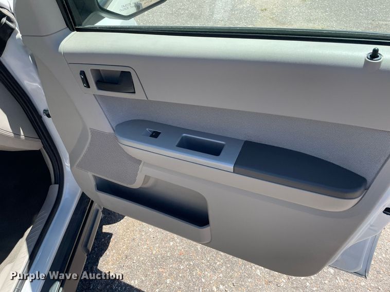 image for item NY9670 2010 Ford Escape Hybrid SUV