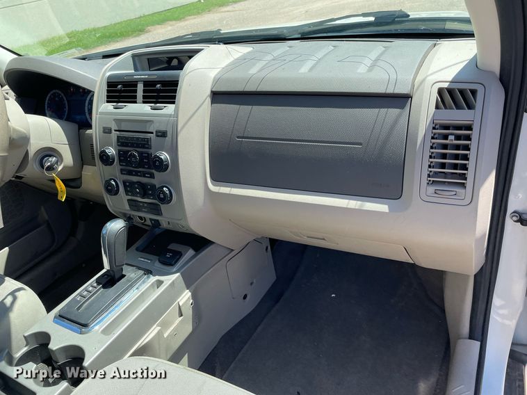 image for item NY9670 2010 Ford Escape Hybrid SUV