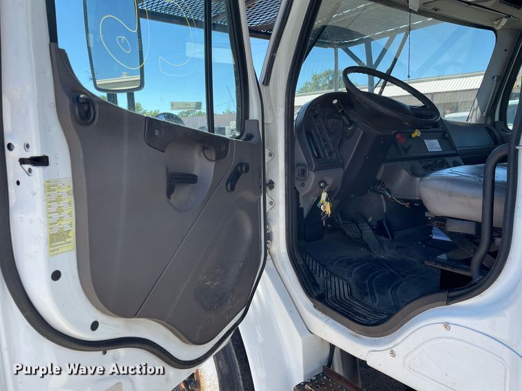 image for item NY9671 2009 Freightliner Business Class M2 bucket truck