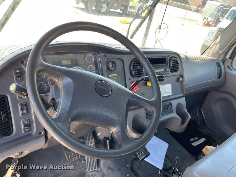 image for item NY9671 2009 Freightliner Business Class M2 bucket truck