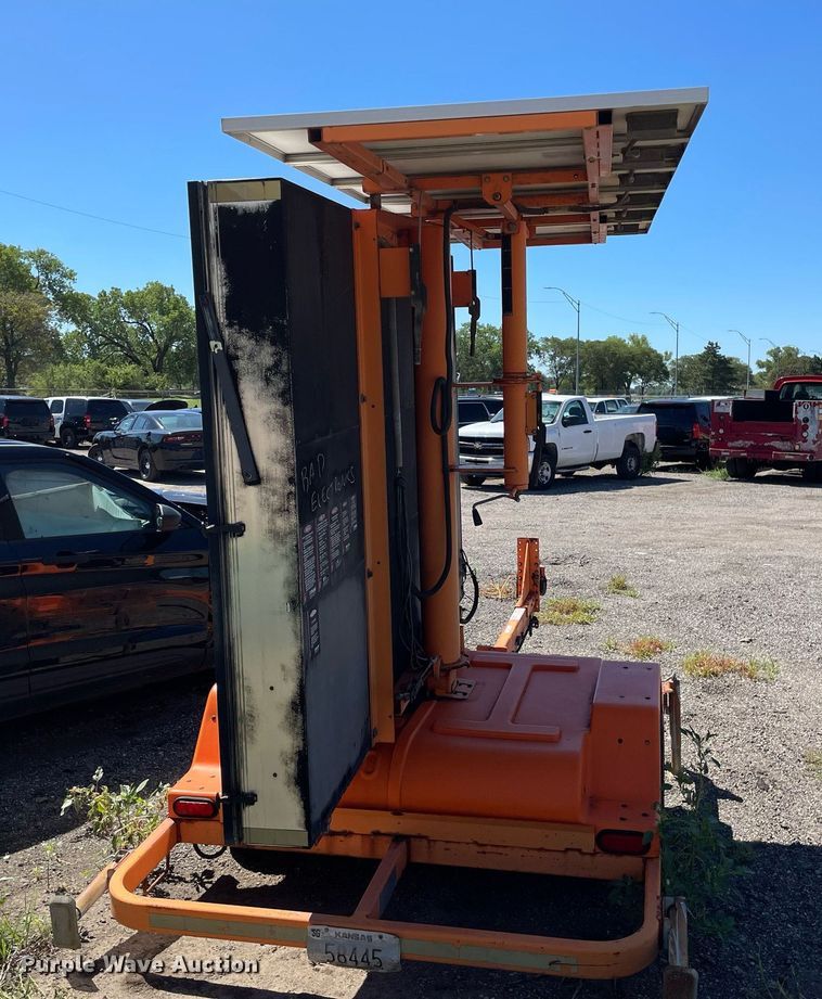 image for item NY9672 2001 Dot-Sign DH1000 Arrow board trailer