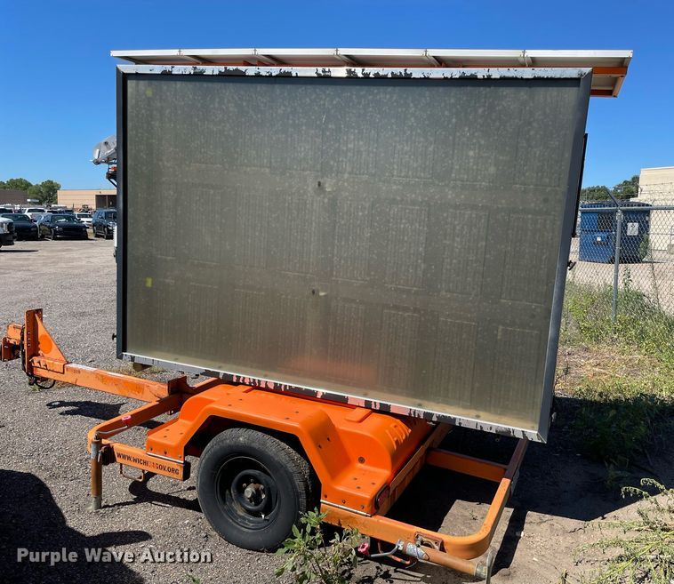 image for item NY9672 2001 Dot-Sign DH1000 Arrow board trailer