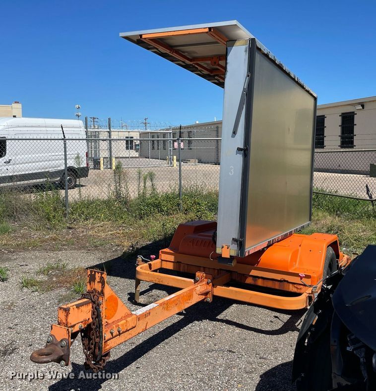 image for item NY9672 2001 Dot-Sign DH1000 Arrow board trailer