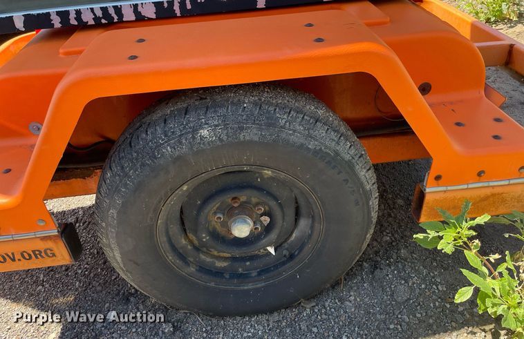 image for item NY9672 2001 Dot-Sign DH1000 Arrow board trailer