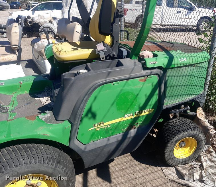 image for item NY9678 2005 John Deere 1435 Series II lawn mower
