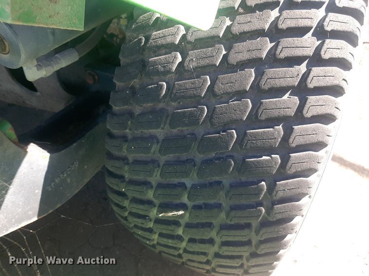 image for item NY9678 2005 John Deere 1435 Series II lawn mower