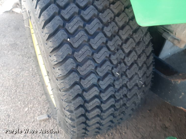 image for item NY9678 2005 John Deere 1435 Series II lawn mower