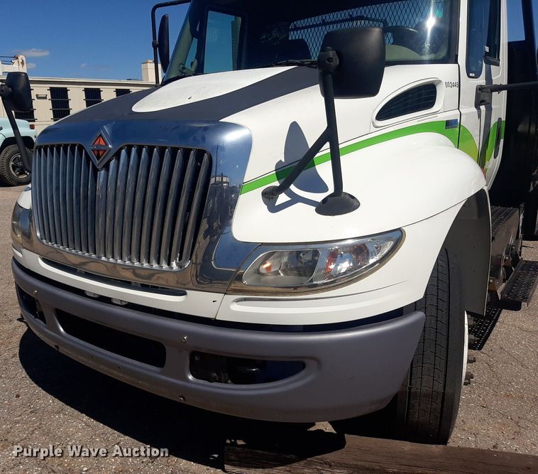 image for item NY9681 2012 International 4300 flatbed truck