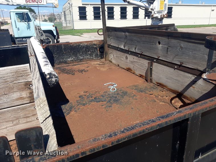 image for item NY9681 2012 International 4300 flatbed truck