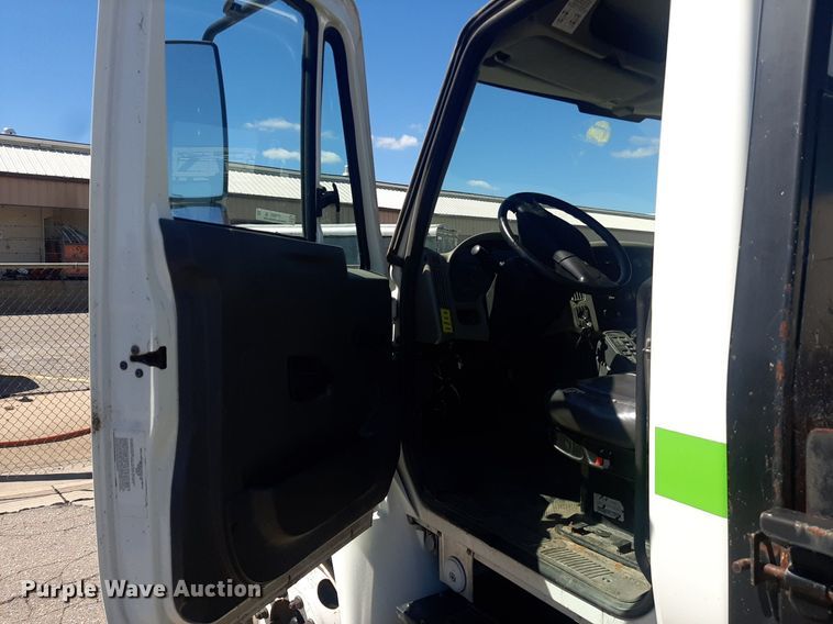 image for item NY9681 2012 International 4300 flatbed truck