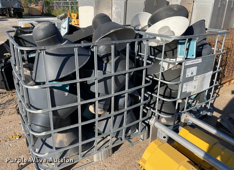 image for item NY9687 Approximately 31 light fixtures