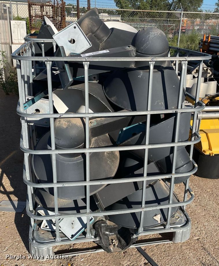 image for item NY9687 Approximately 31 light fixtures