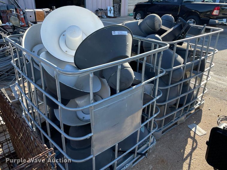 image for item NY9687 Approximately 31 light fixtures