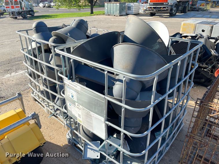 image for item NY9687 Approximately 31 light fixtures