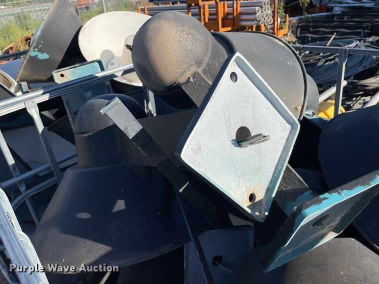 image for item NY9687 Approximately 31 light fixtures