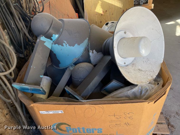 image for item NY9687 Approximately 31 light fixtures