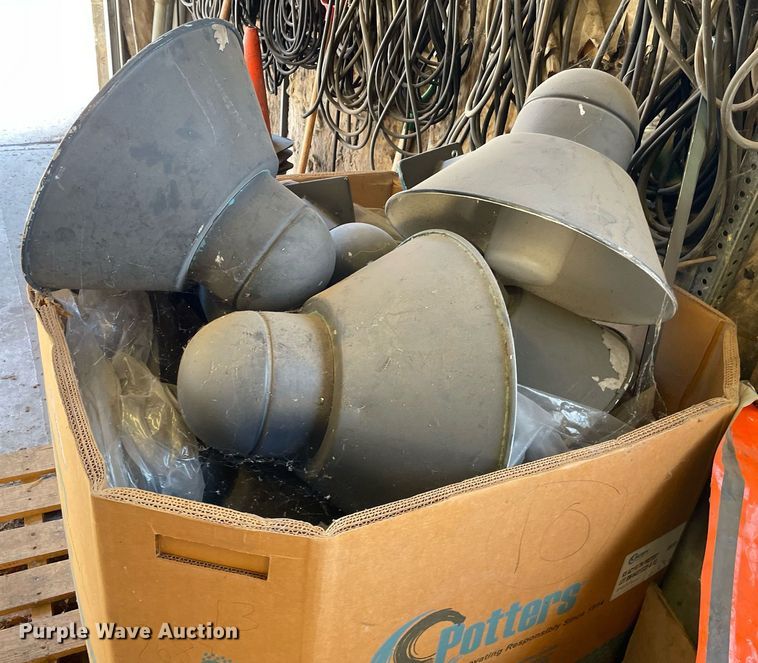 image for item NY9687 Approximately 31 light fixtures